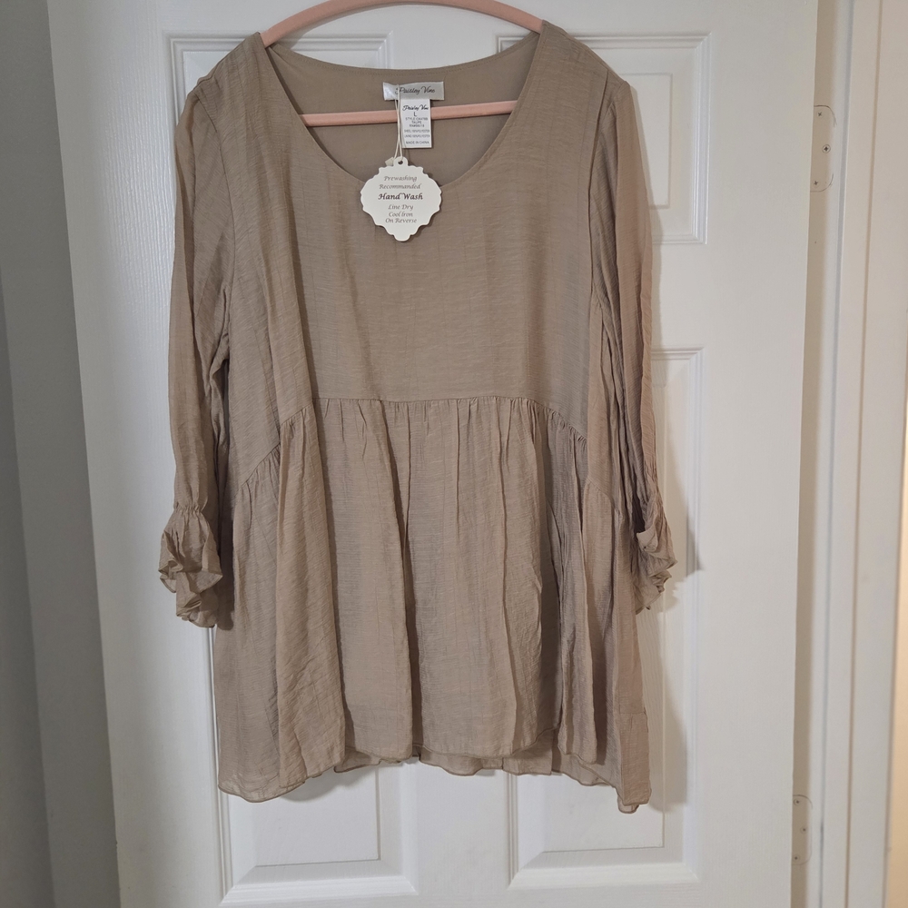 Paisley Vine NWT Balloon Sleeve Babydoll Boho Chic Top Ruffled Details. L